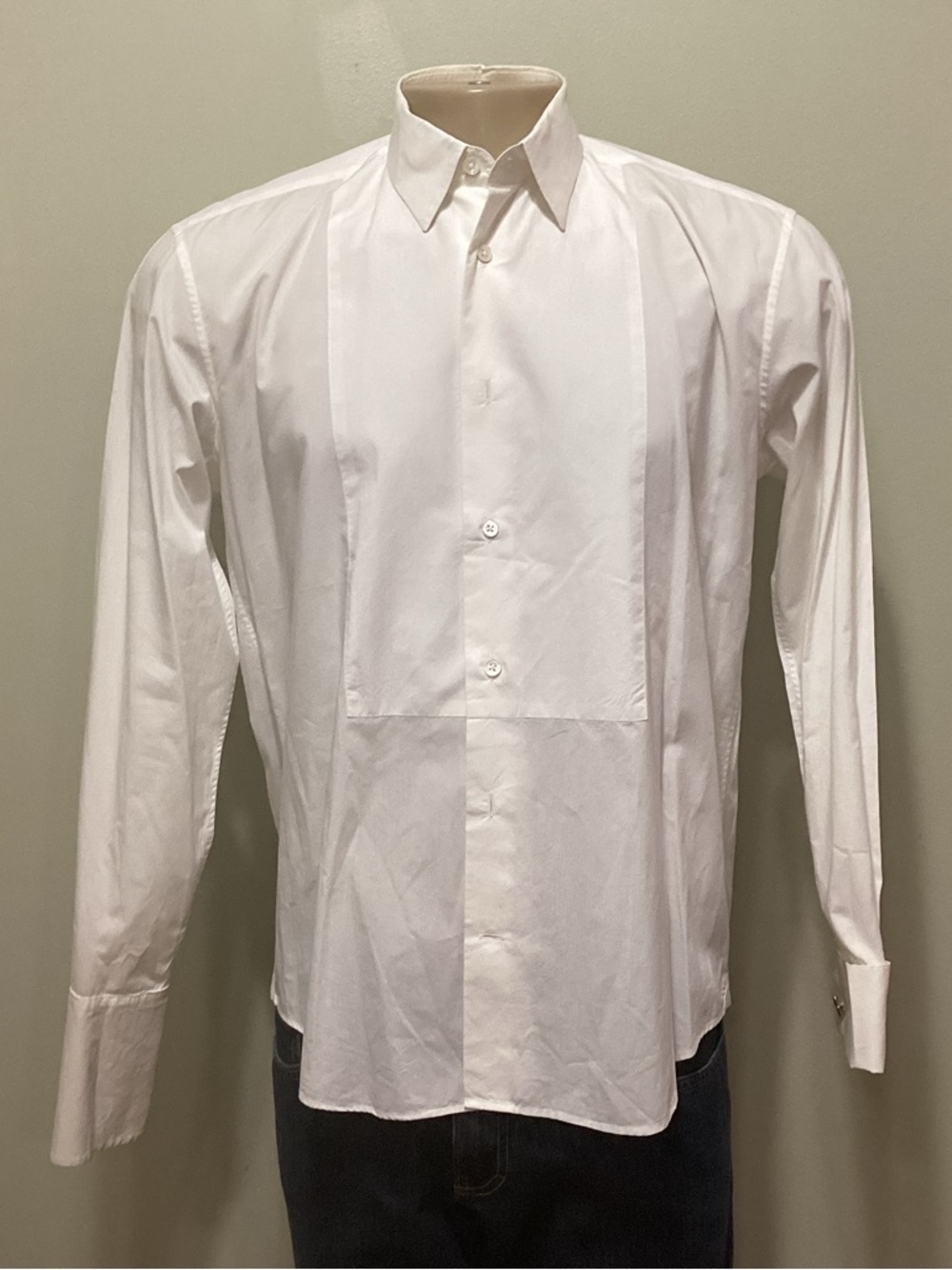 John Varvatos Tuxedo Dress Shirt w French cuffs. Sapphire cuff links included
